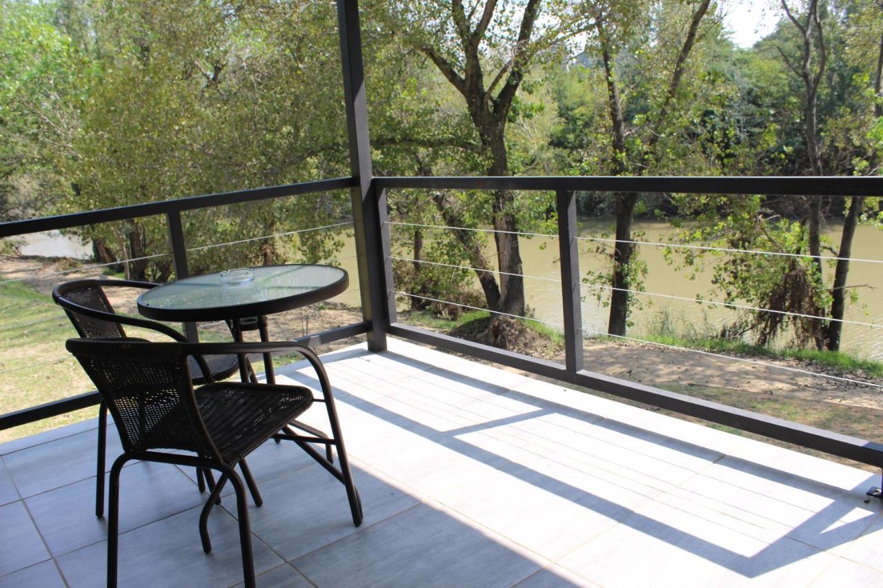 At The River Guest House クルーンスタッド エクステリア 写真